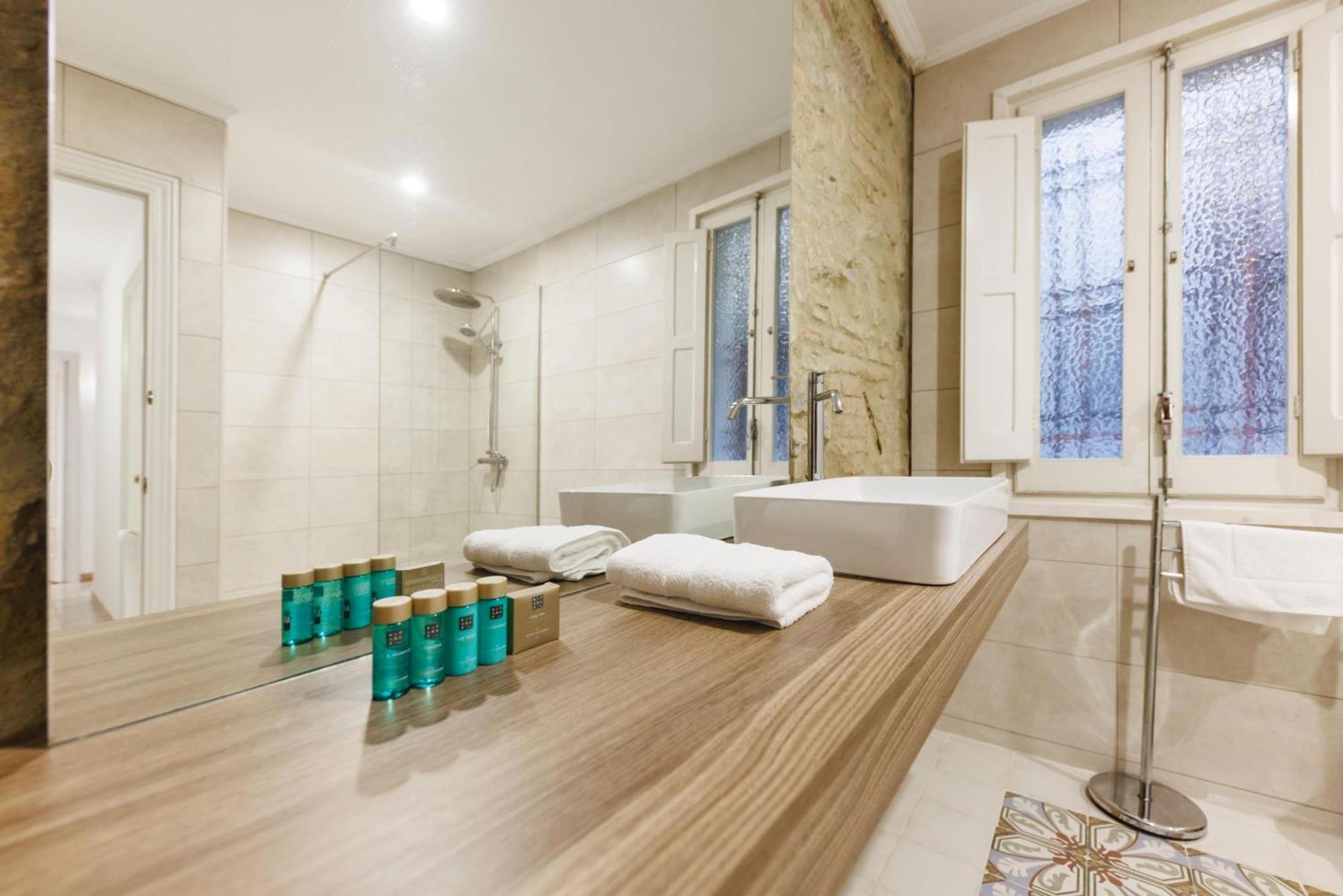 Bravissimo El Lleo, Bright 4-Bedroom Apartment ジローナ エクステリア 写真