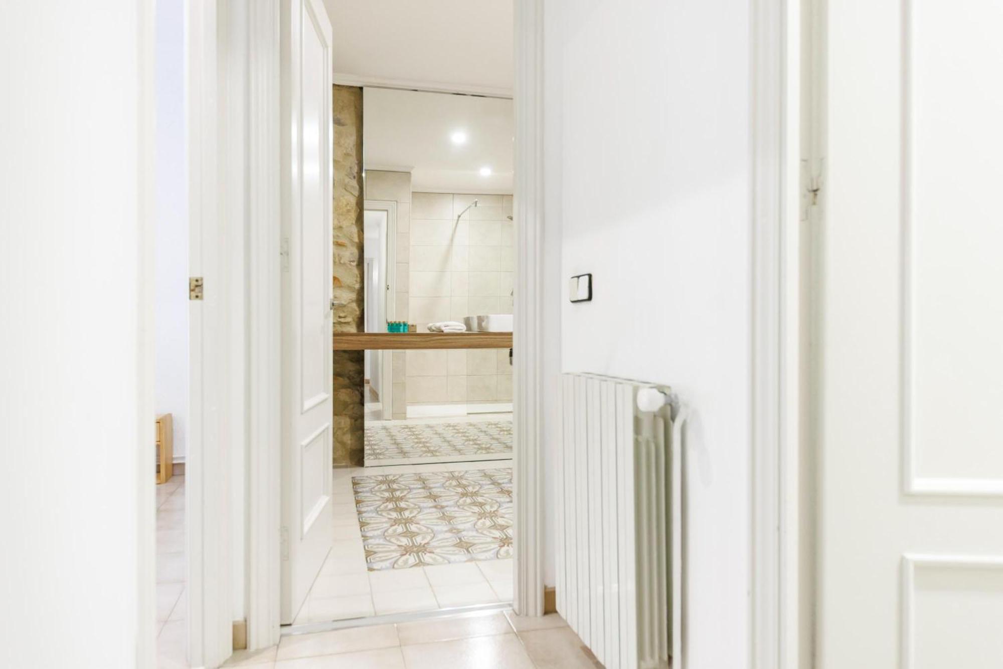 Bravissimo El Lleo, Bright 4-Bedroom Apartment ジローナ エクステリア 写真